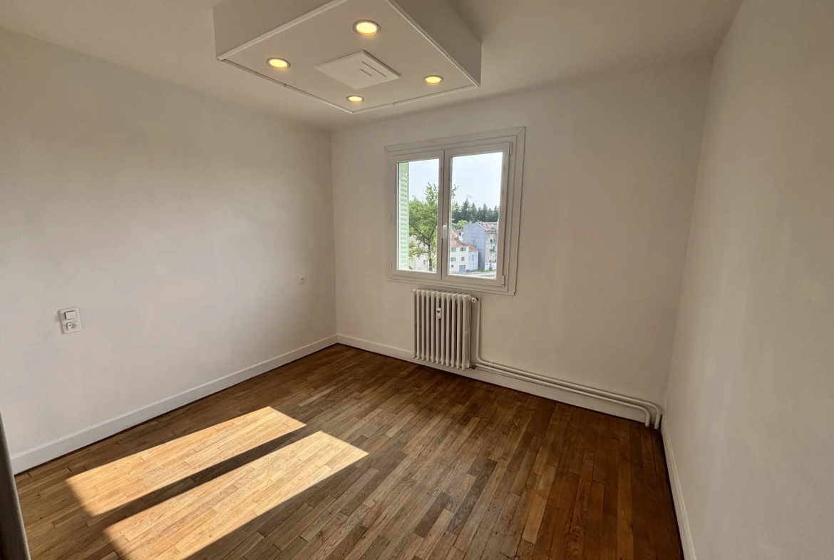 Appartement lumineux de 74,79 m² avec balcon à Cusset - Proche commerces 