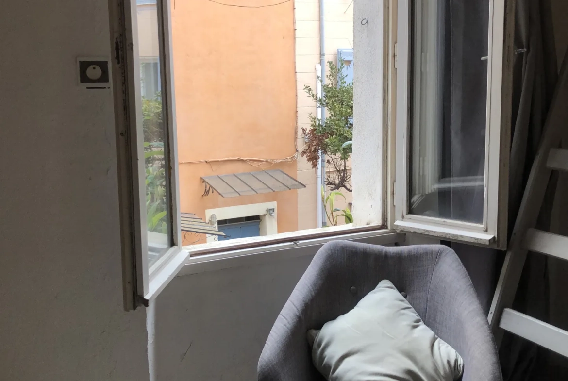 Studio meublé de 20m² à Sanary sur Mer, idéal pied-à-terre en centre-ville 