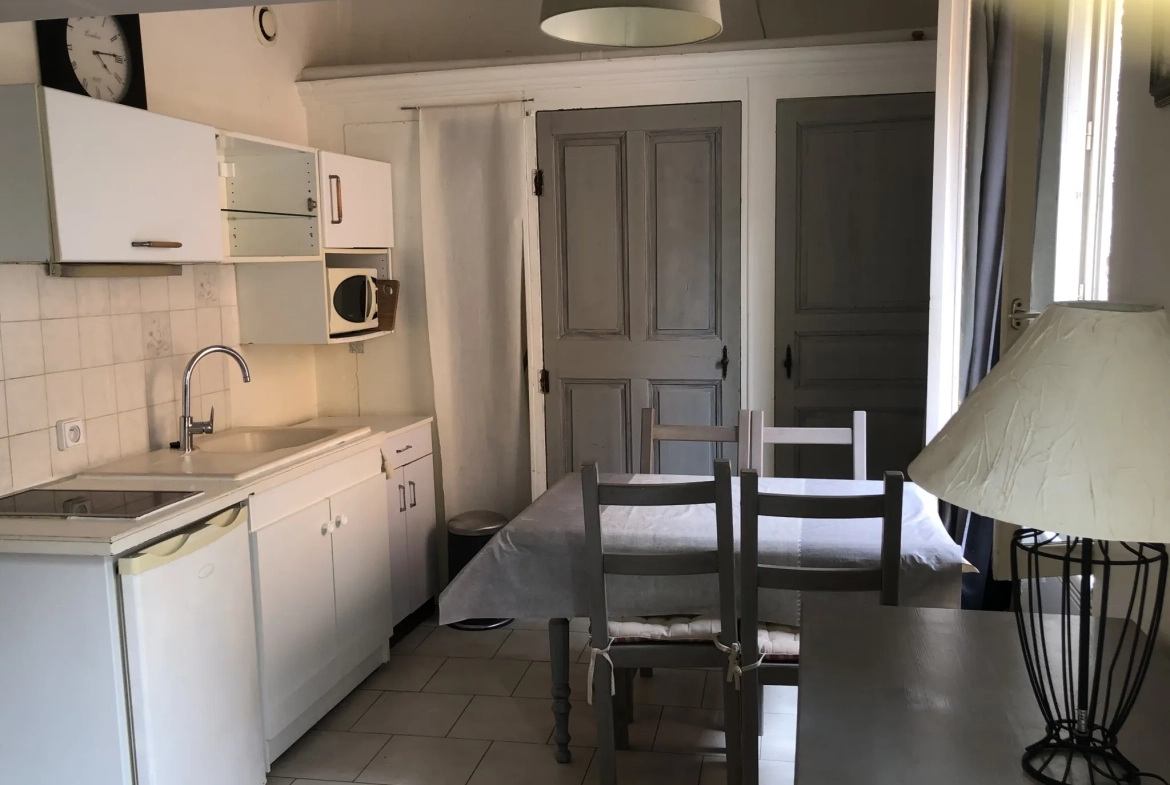 Studio meublé de 20m² à Sanary sur Mer, idéal pied-à-terre en centre-ville 