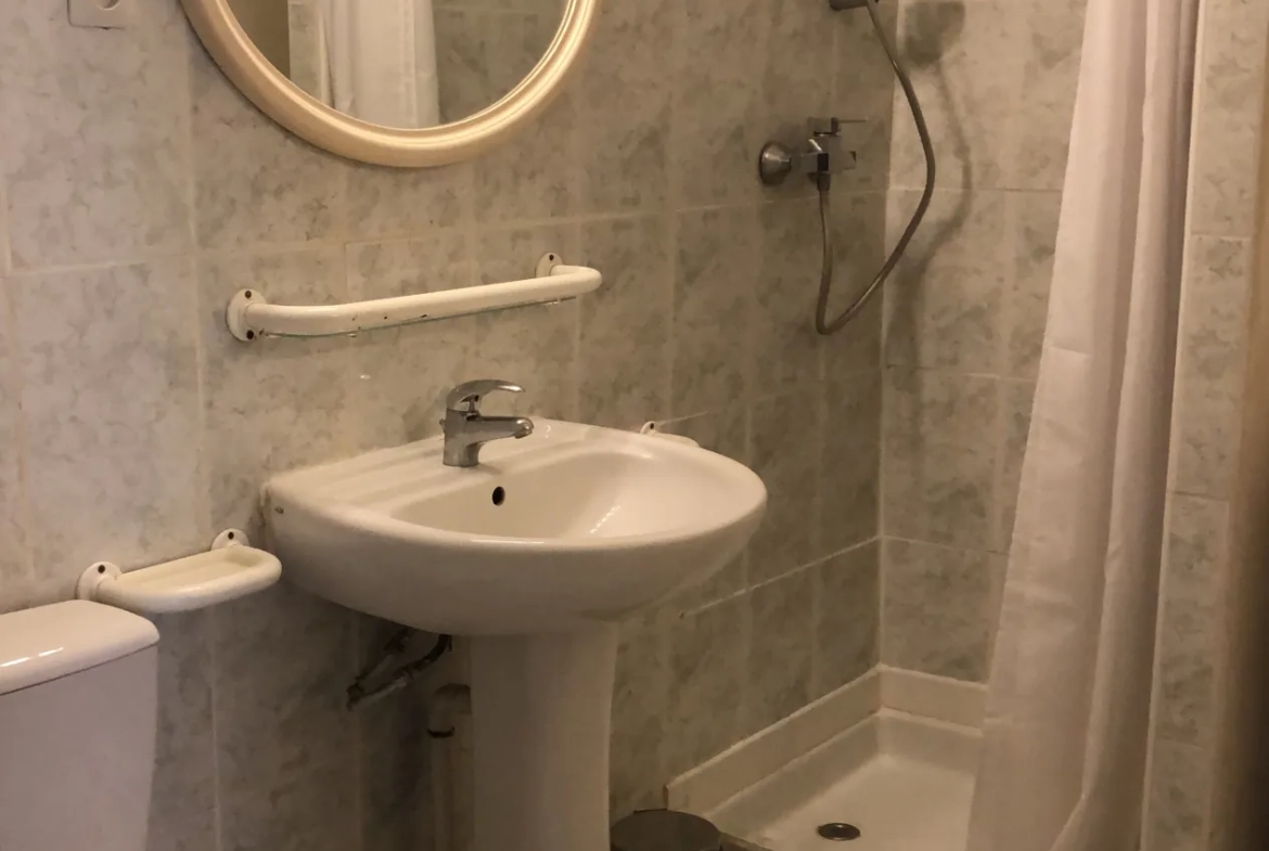 Studio meublé de 20m² à Sanary sur Mer, idéal pied-à-terre en centre-ville 
