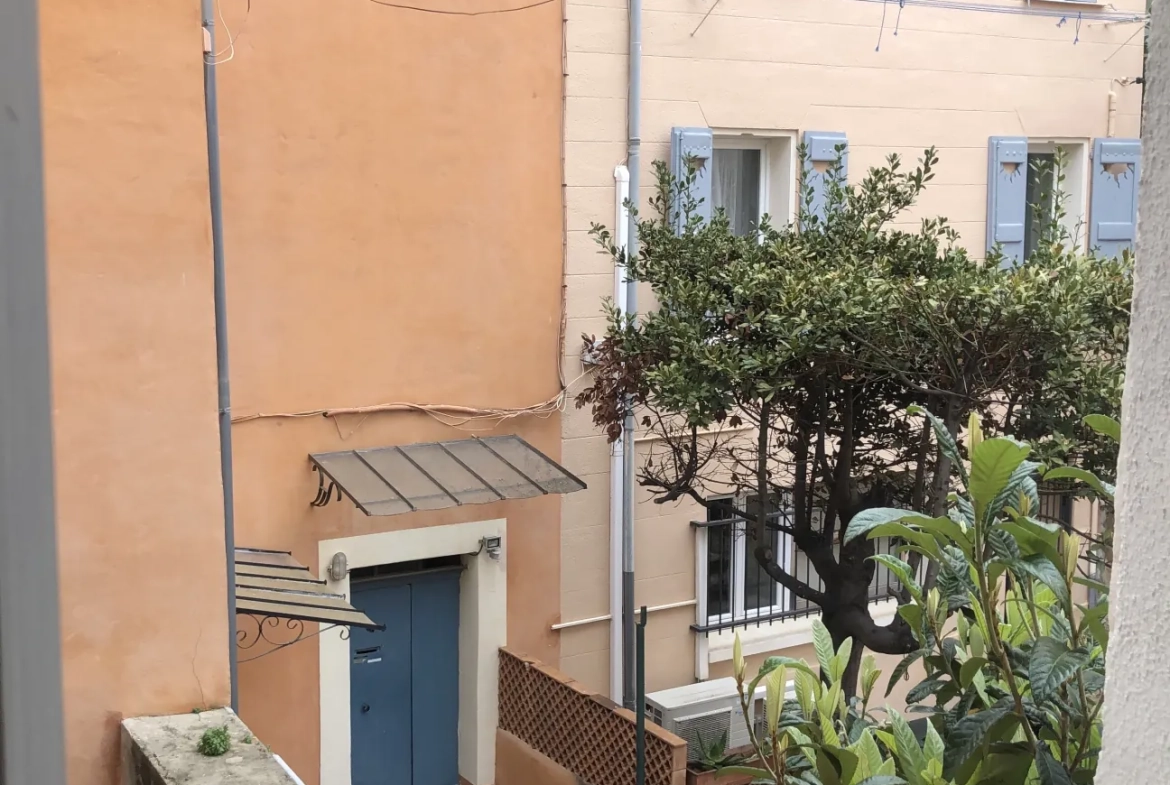 Studio meublé de 20m² à Sanary sur Mer, idéal pied-à-terre en centre-ville 
