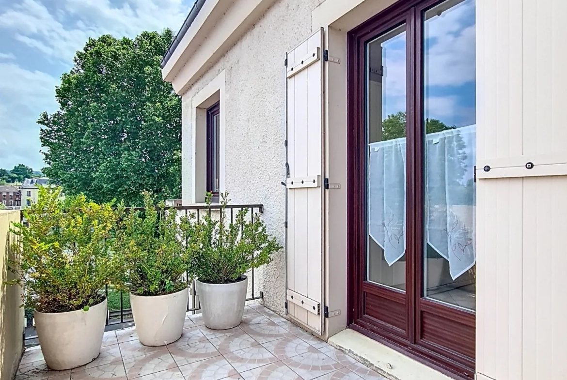 Appartement de 4 pièces avec terrasse et vue sur l’Oise à Persan 