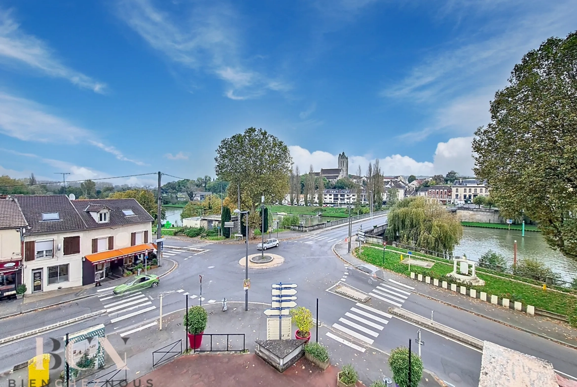 Appartement de 4 pièces avec terrasse et vue sur l’Oise à Persan 