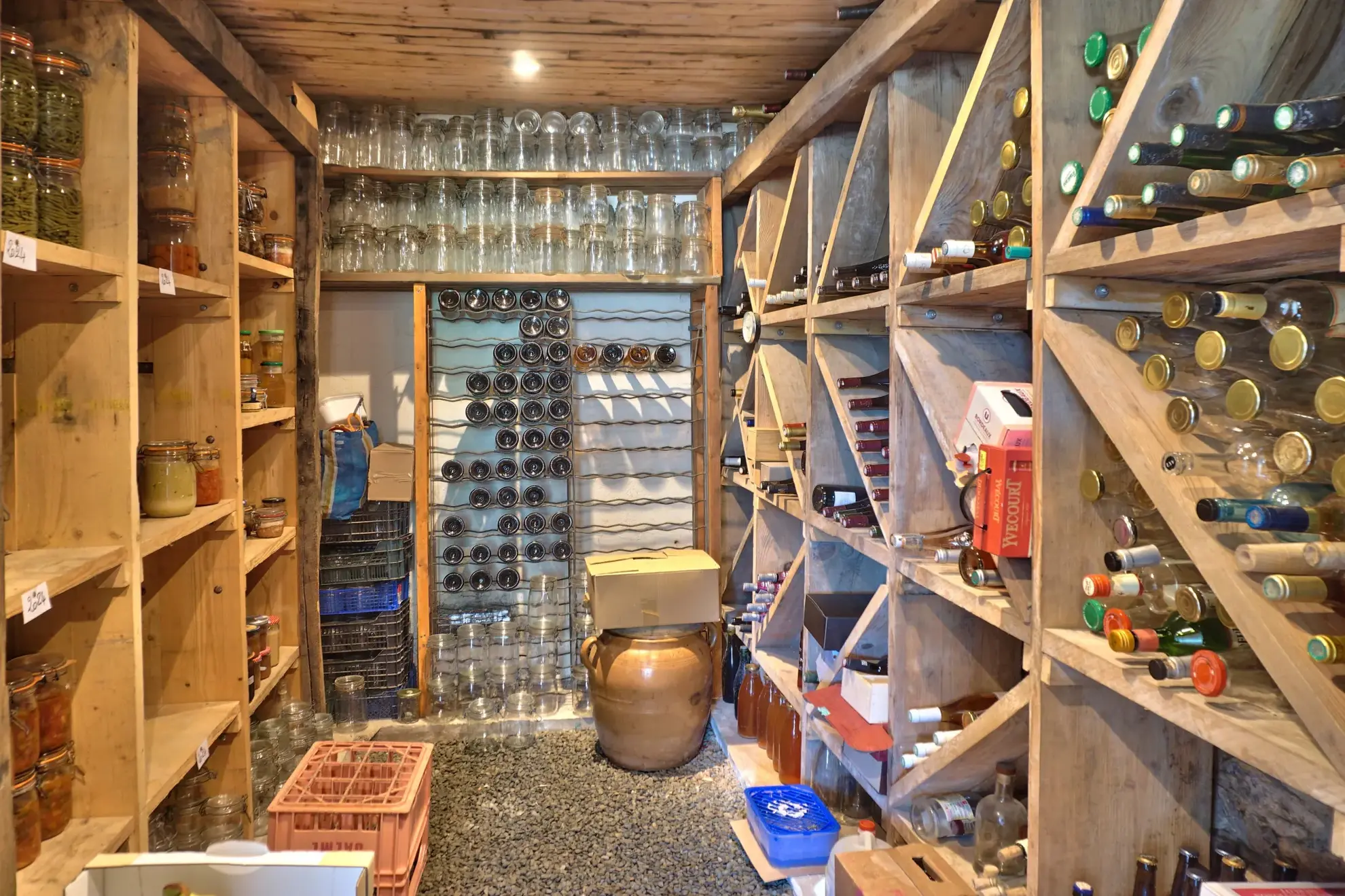 Charmante maison en pierre avec jardin, terrasses et garage à Goudelin 