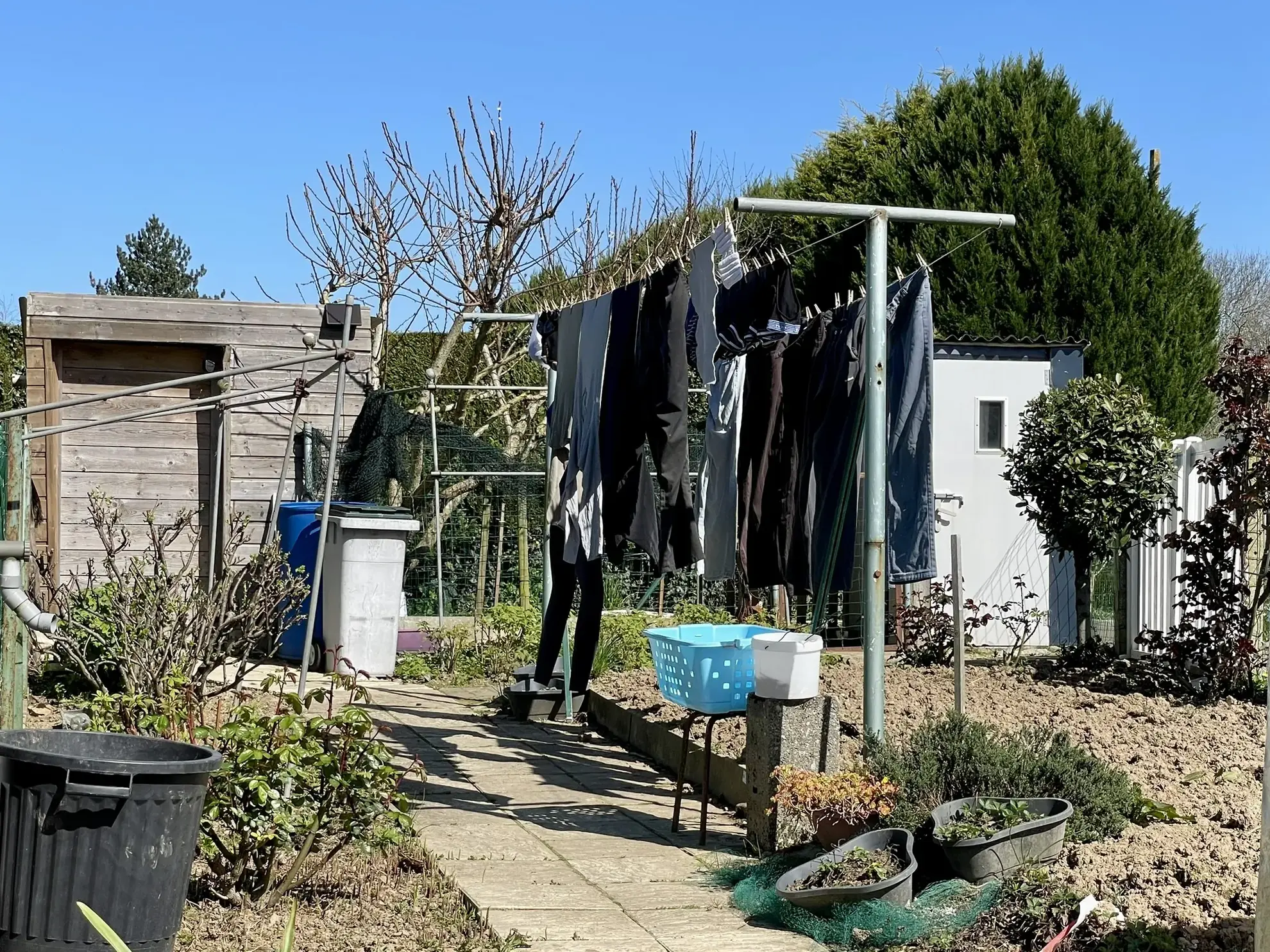 Charmante maison en pierre avec jardin, terrasses et garage à Goudelin 