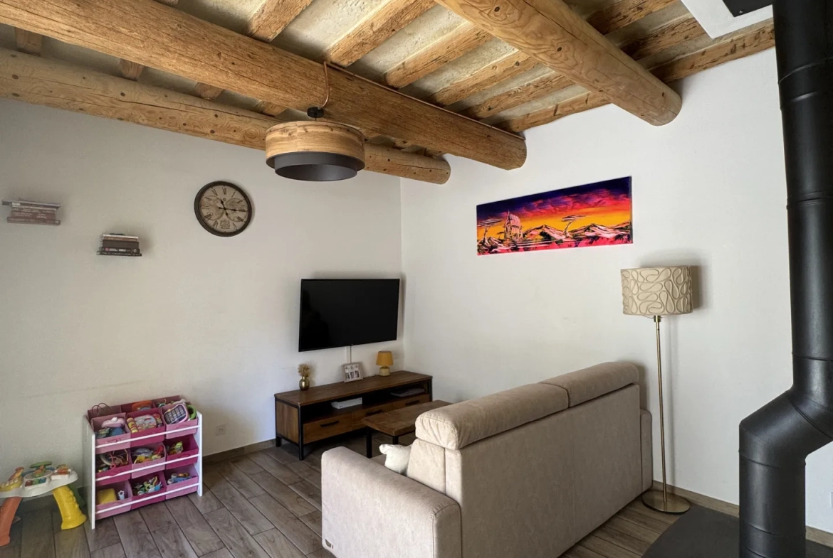 Maison de village rénovée de 88 m² avec cour et garage à Codognan 