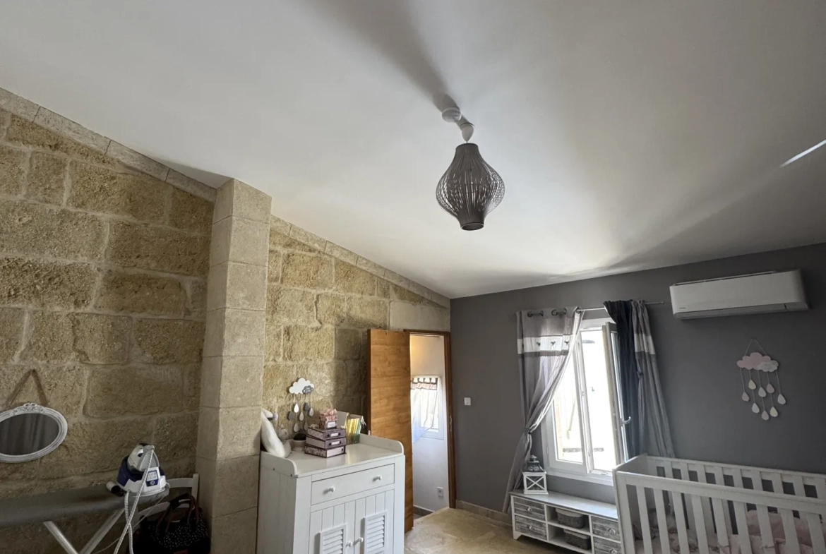 Maison de village rénovée de 88 m² avec cour et garage à Codognan 