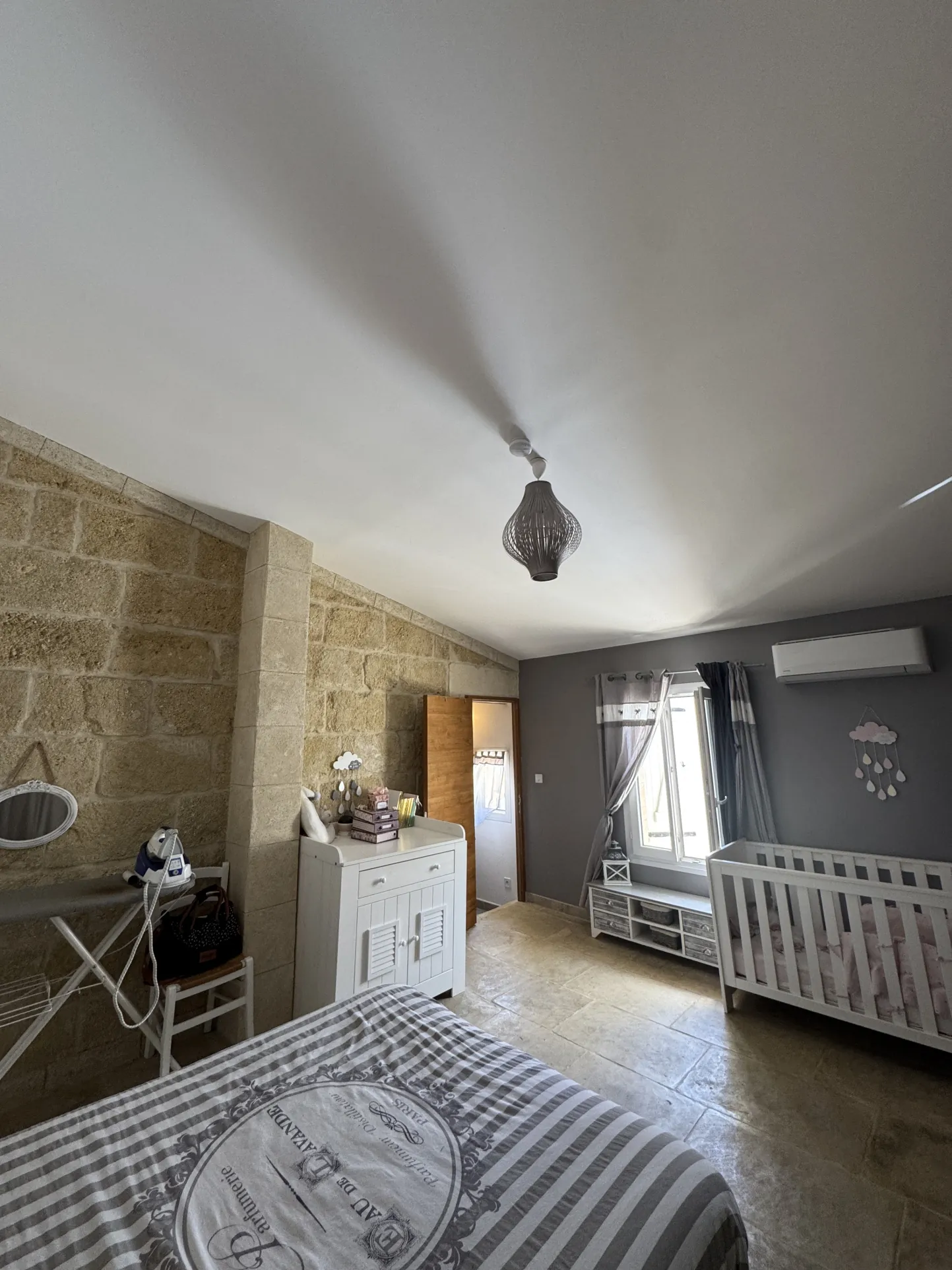 Maison de village rénovée de 88 m² avec cour et garage à Codognan 