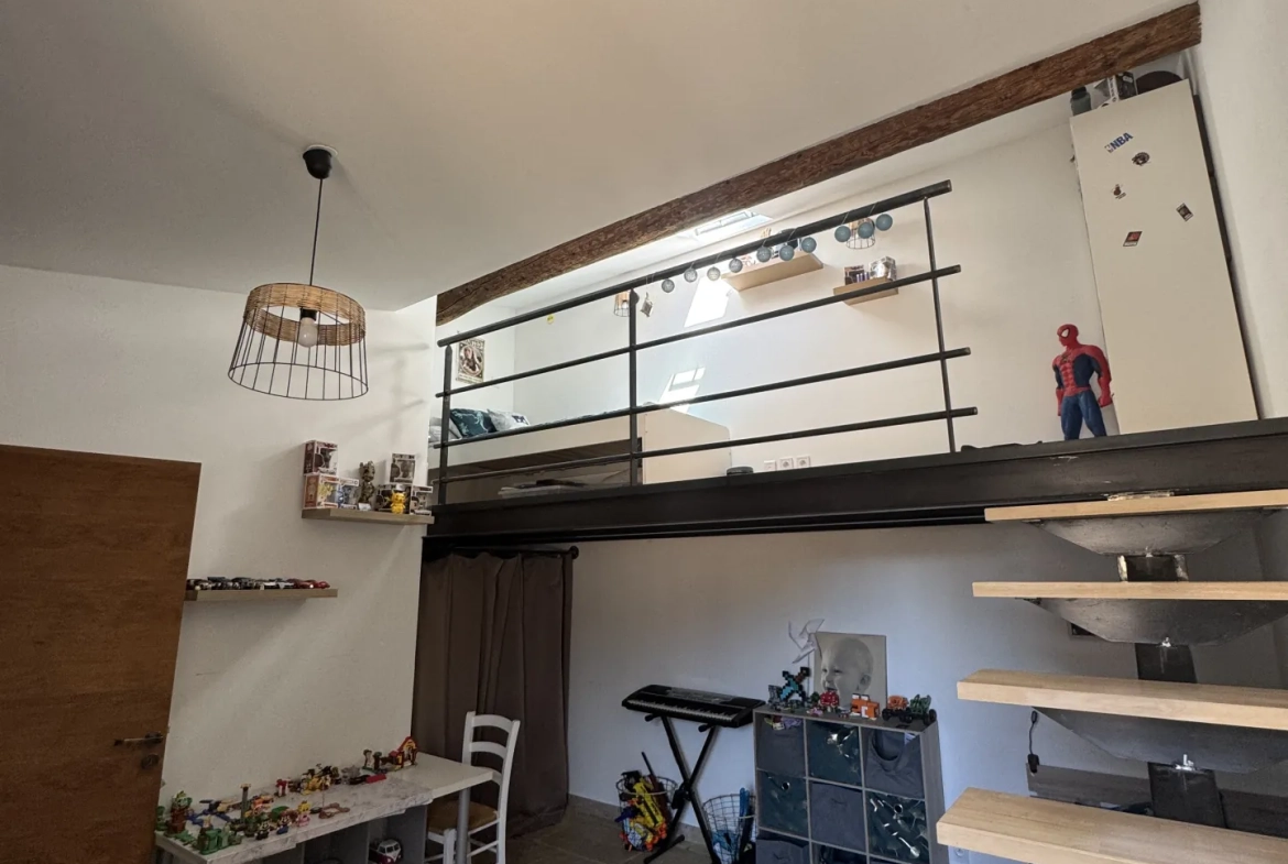 Maison de village rénovée de 88 m² avec cour et garage à Codognan 