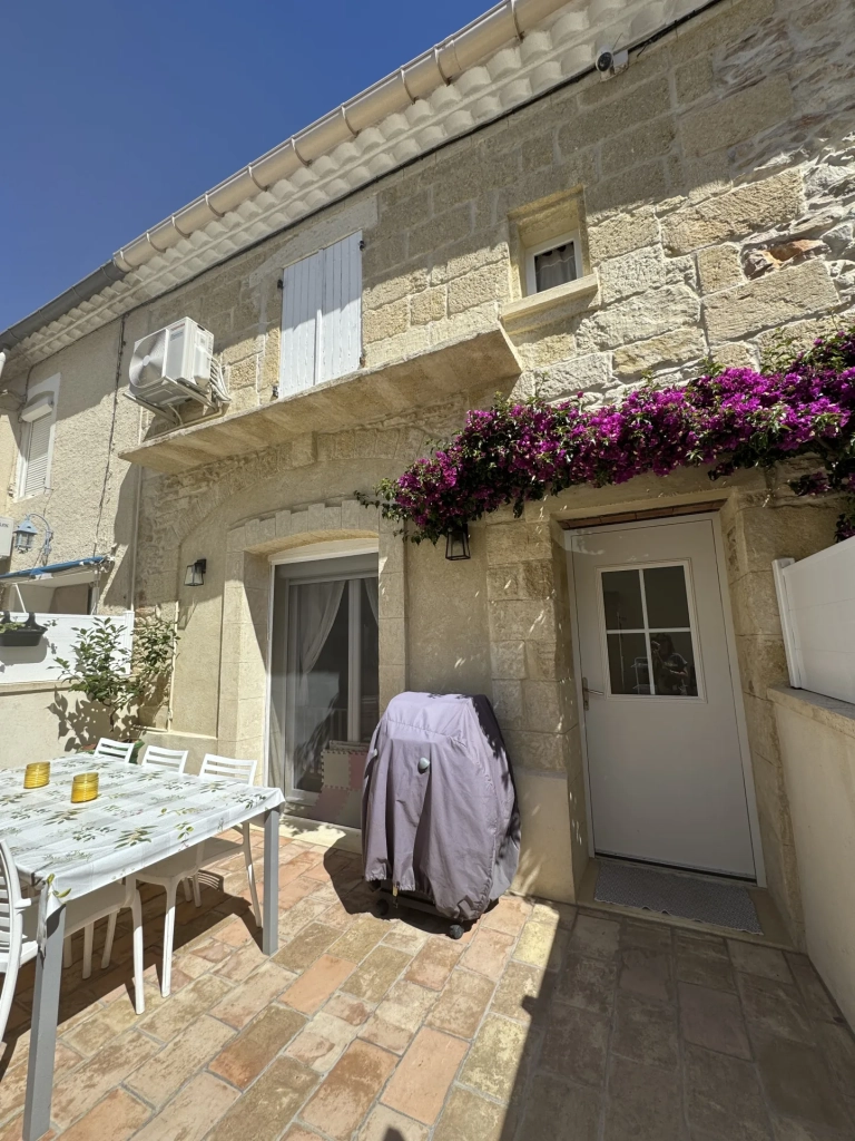 Maison de village rénovée de 88 m² avec cour et garage à Codognan
