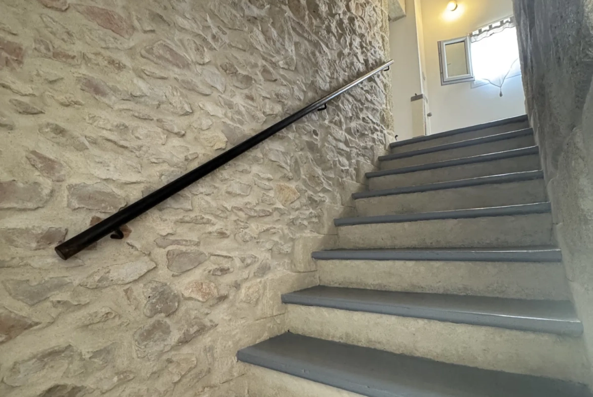 Maison de village rénovée de 88 m² avec cour et garage à Codognan 