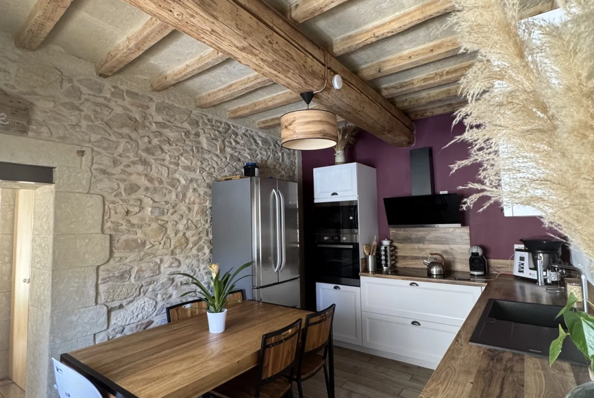 Maison de village rénovée de 88 m² avec cour et garage à Codognan 