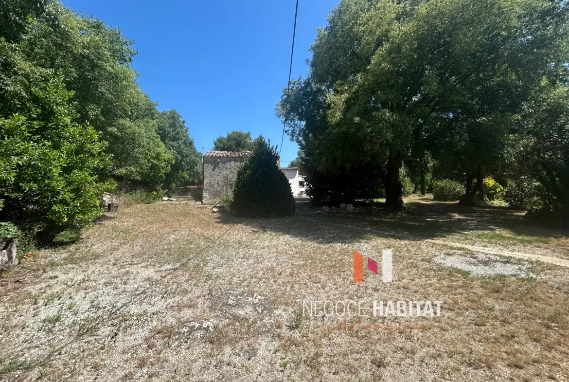 Opportunité rare : maison à rénover avec grand terrain à Sommières 