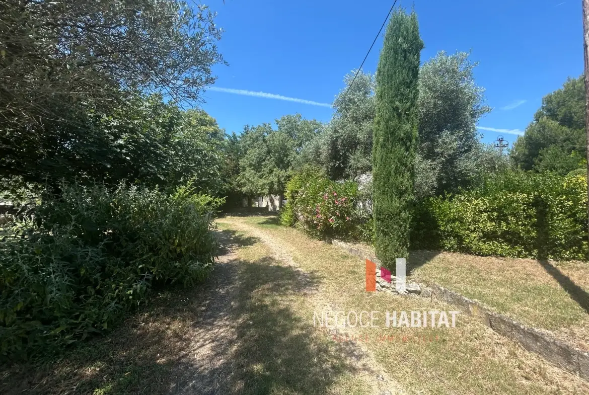 Opportunité rare : maison à rénover avec grand terrain à Sommières 