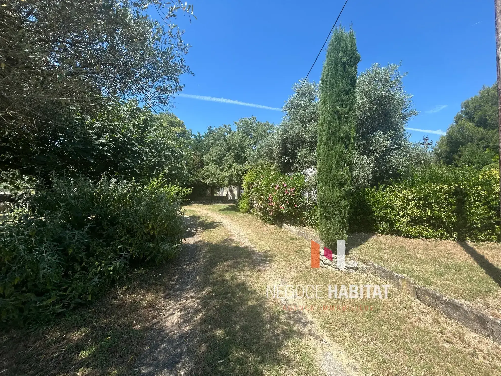 Opportunité rare : maison à rénover avec grand terrain à Sommières 