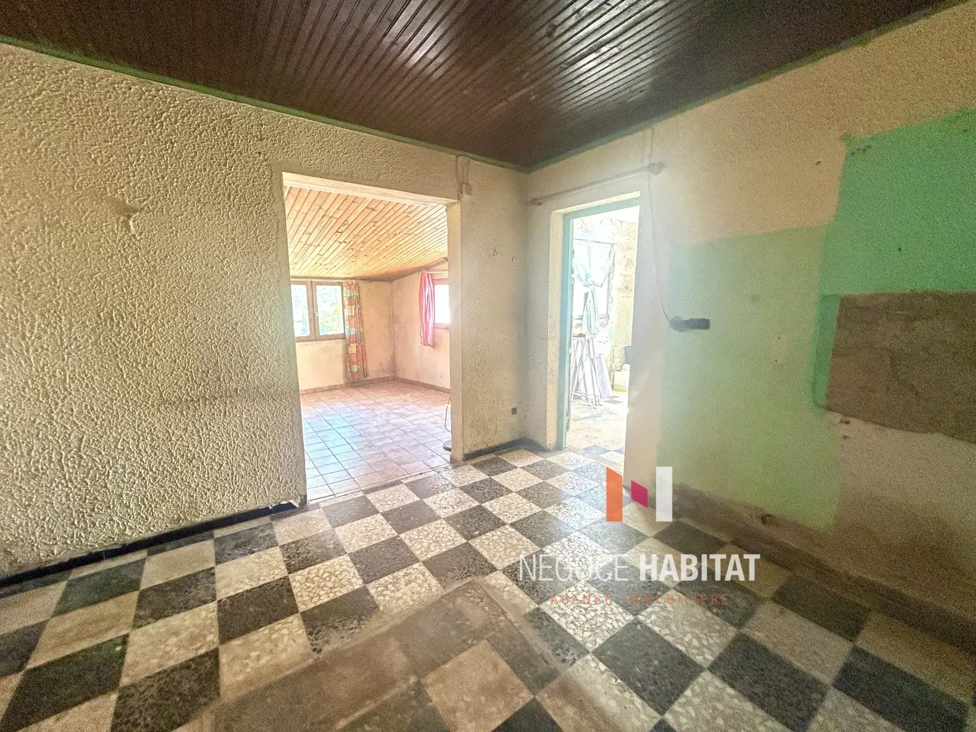 Opportunité rare : maison à rénover avec grand terrain à Sommières 