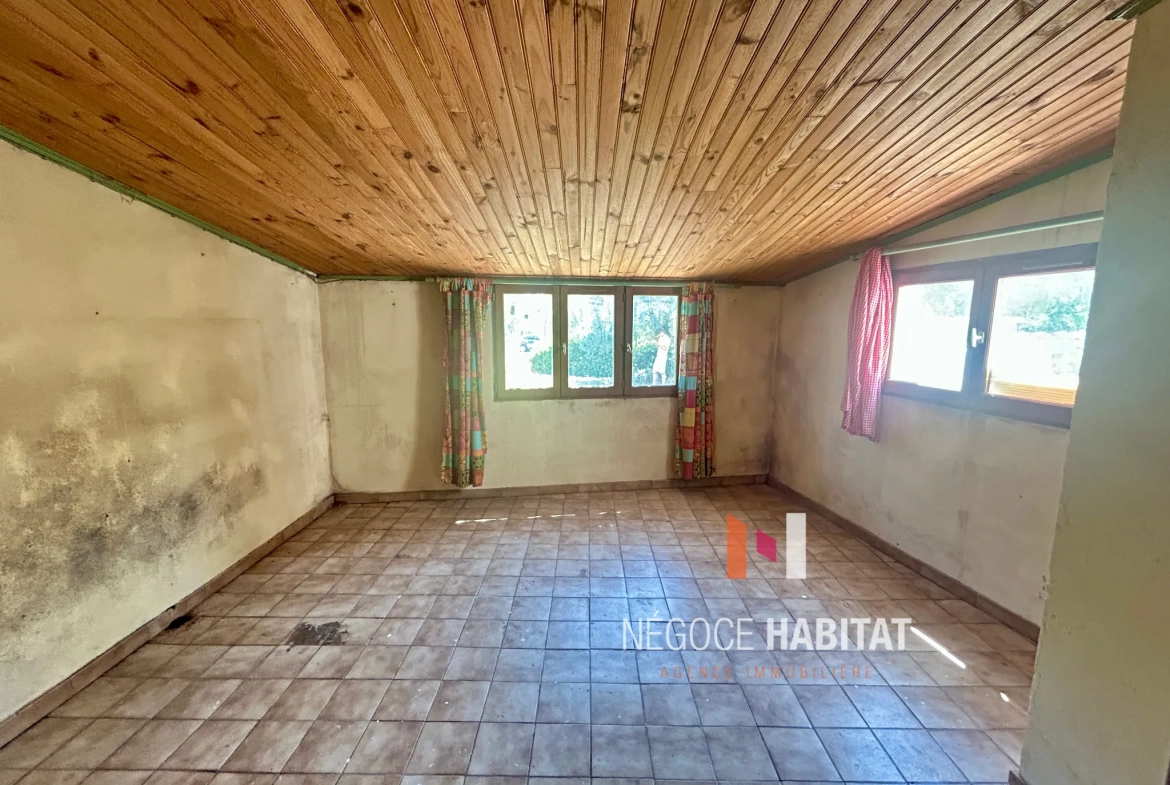 Opportunité rare : maison à rénover avec grand terrain à Sommières 