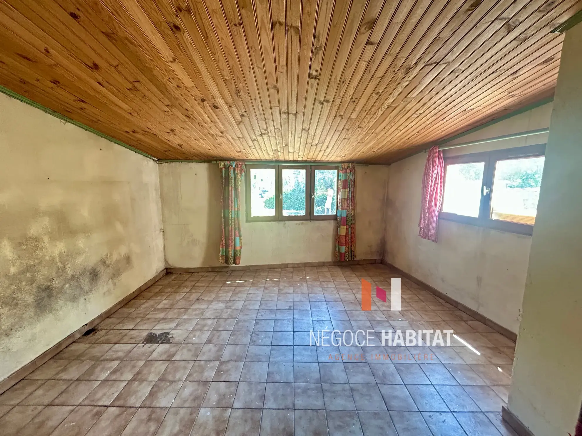 Opportunité rare : maison à rénover avec grand terrain à Sommières 