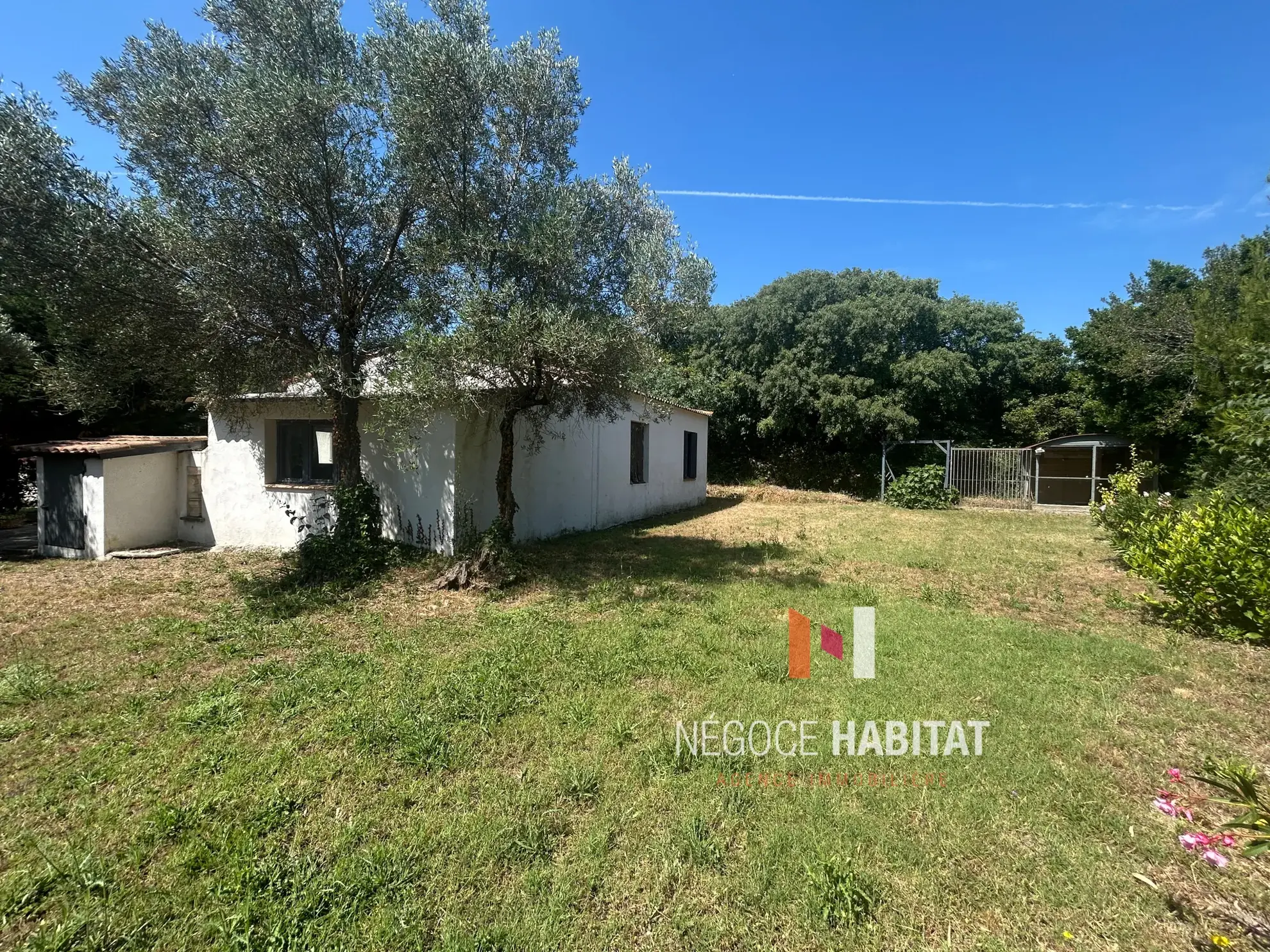 Opportunité rare : maison à rénover avec grand terrain à Sommières 