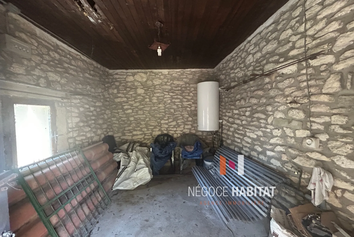 Opportunité rare : maison à rénover avec grand terrain à Sommières 