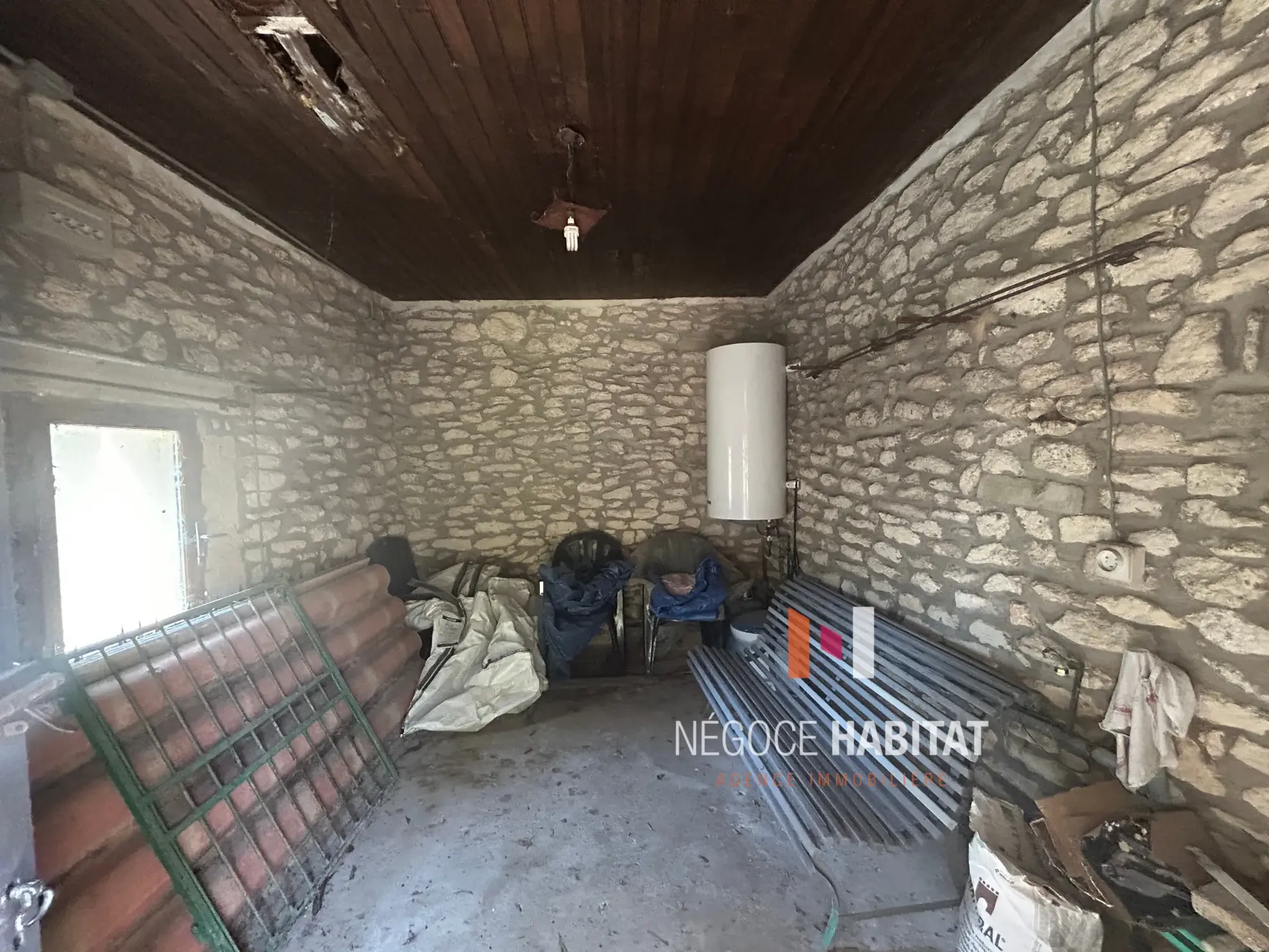 Opportunité rare : maison à rénover avec grand terrain à Sommières 