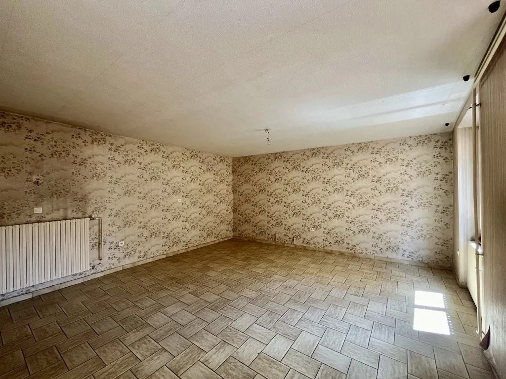 Charmante maison de village à rénover de 128 m² à Saint-Désirat en Ardèche 