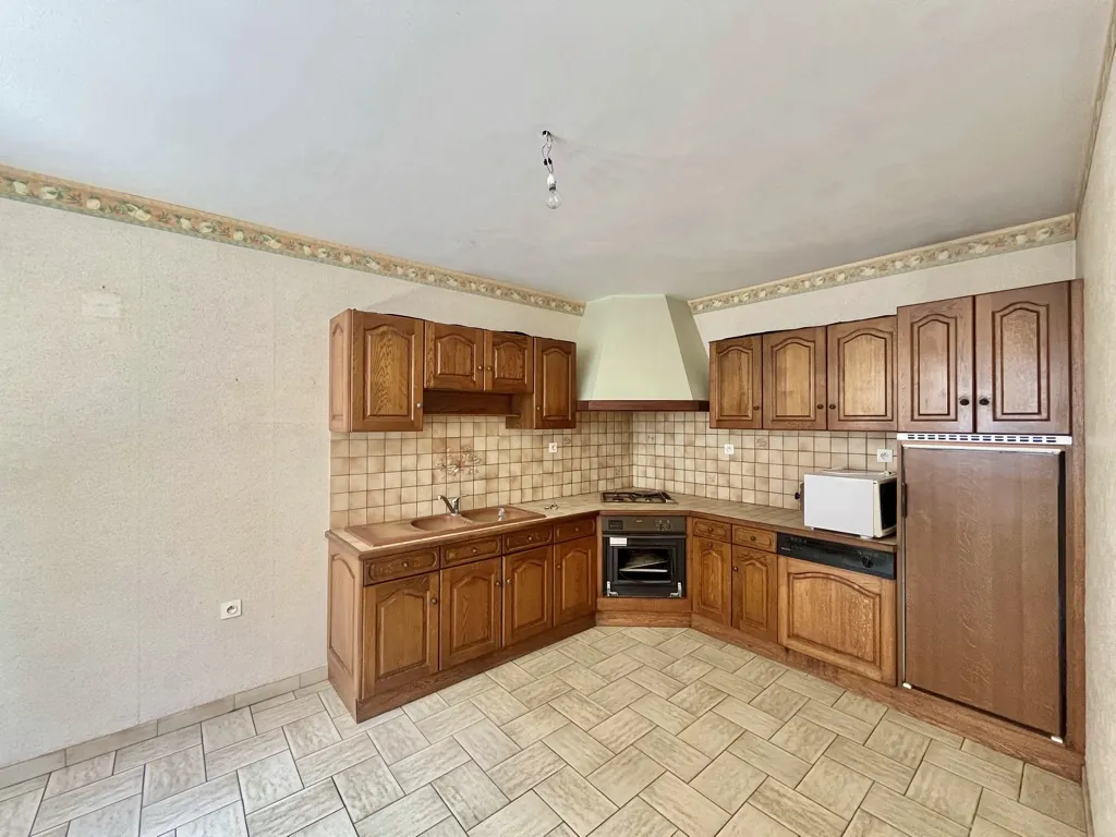 Charmante maison de village à rénover de 128 m² à Saint-Désirat en Ardèche 