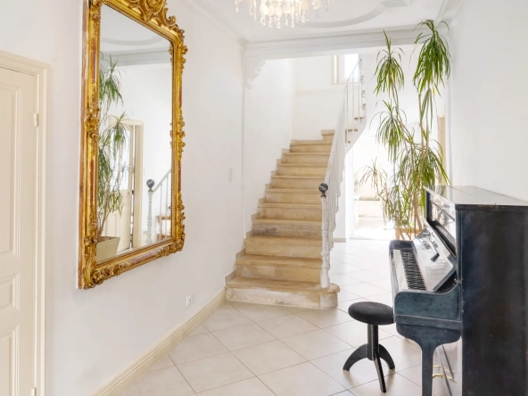 Belle maison de ville bourgeoise avec grenier aménageable à Bourg Saint Andéol