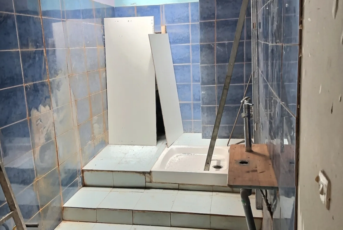 Appartement T3 à rénover de 73 m² à Saint-Gilles en vente 