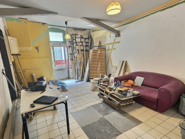 Appartement T3 à rénover de 73 m² à Saint-Gilles en vente