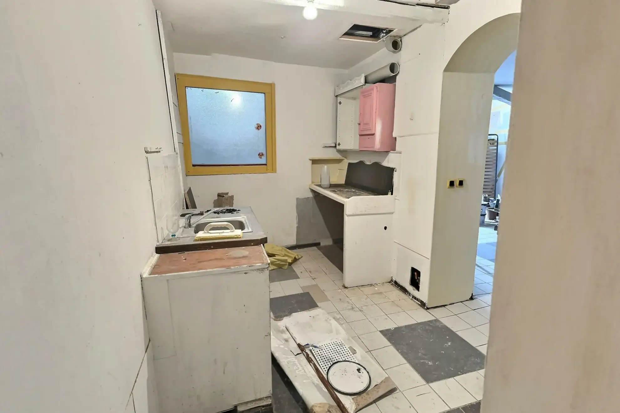 Appartement T3 à rénover de 73 m² à Saint-Gilles en vente 