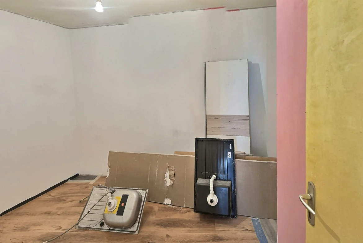 Appartement T3 à rénover de 73 m² à Saint-Gilles en vente 