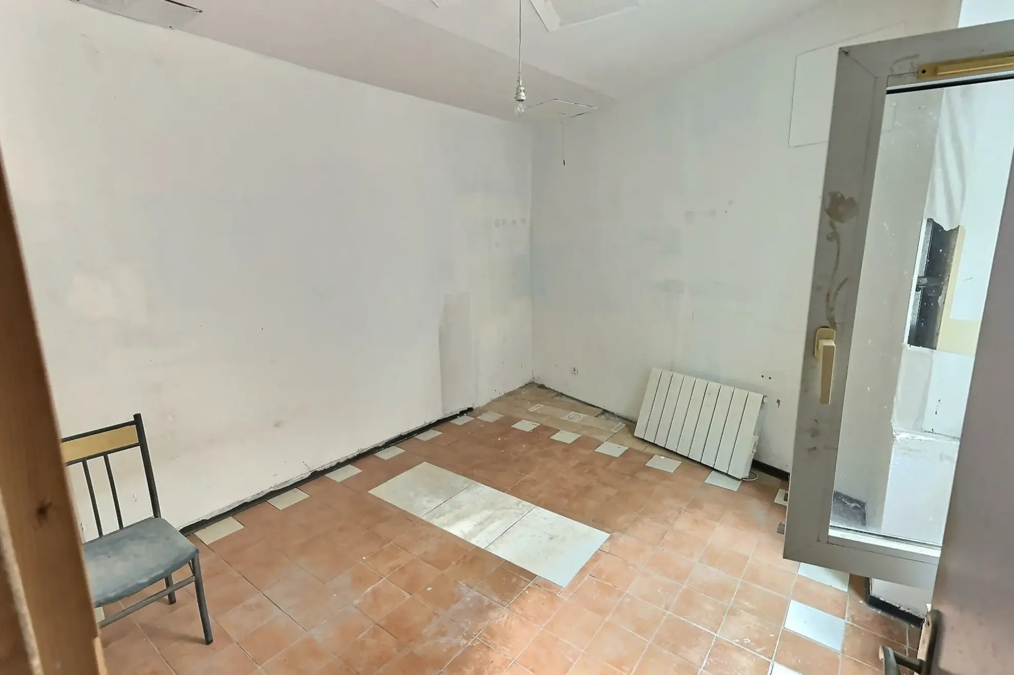 Appartement T3 à rénover de 73 m² à Saint-Gilles en vente 