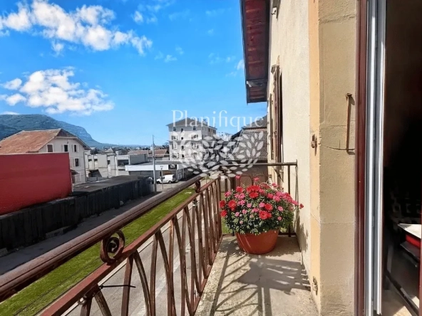 Appartement T3 à vendre à Gaillard avec garage, cave et proximité tramway