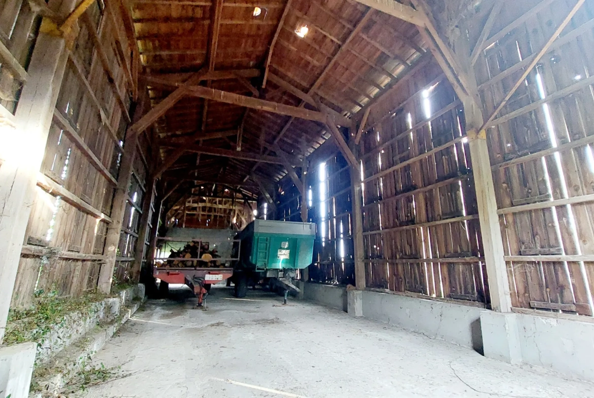 Séchoir de 120 m² avec grand terrain à vendre à La Réole - Opportunité rare 
