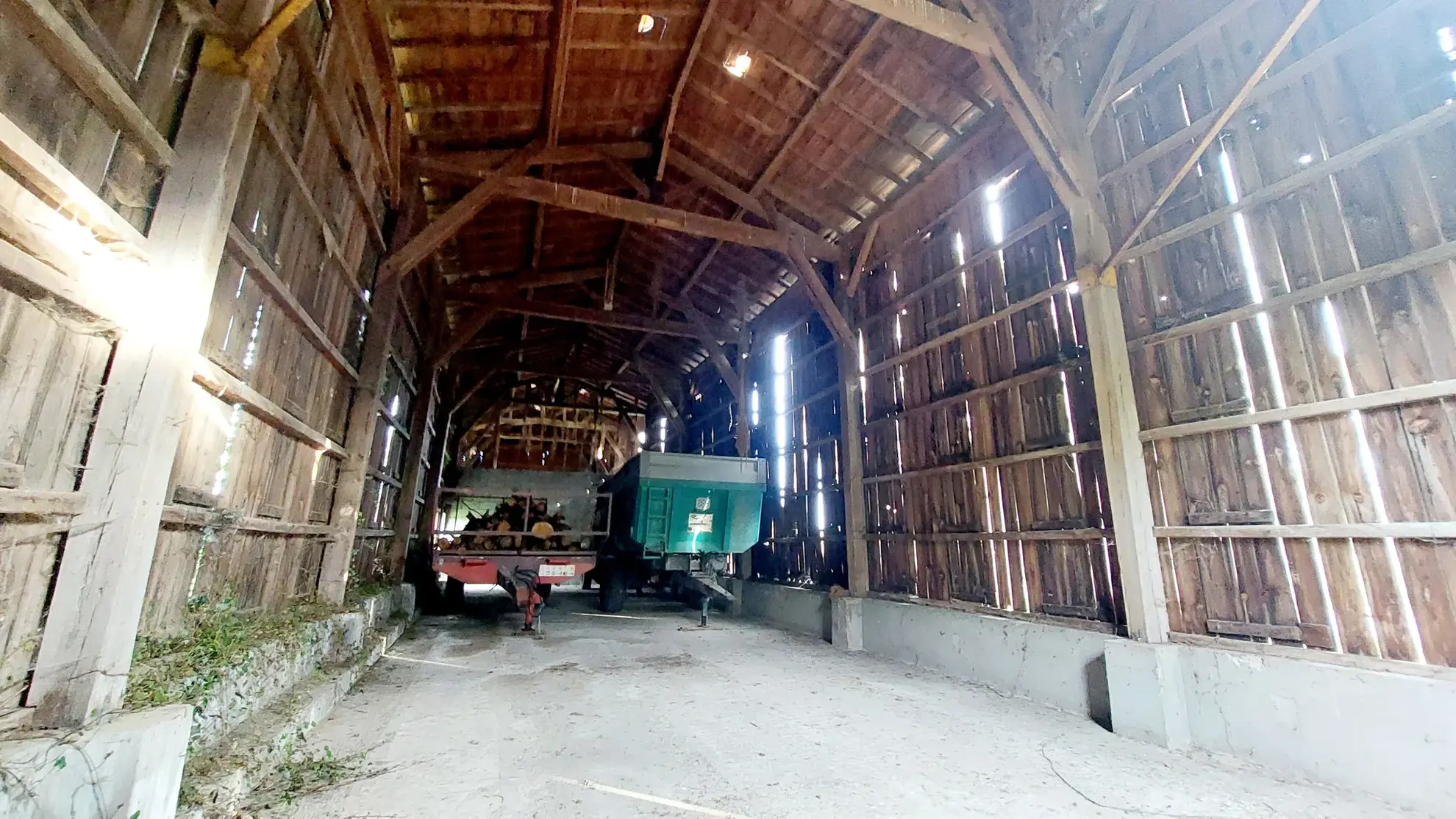 Séchoir de 120 m² avec grand terrain à vendre à La Réole - Opportunité rare 