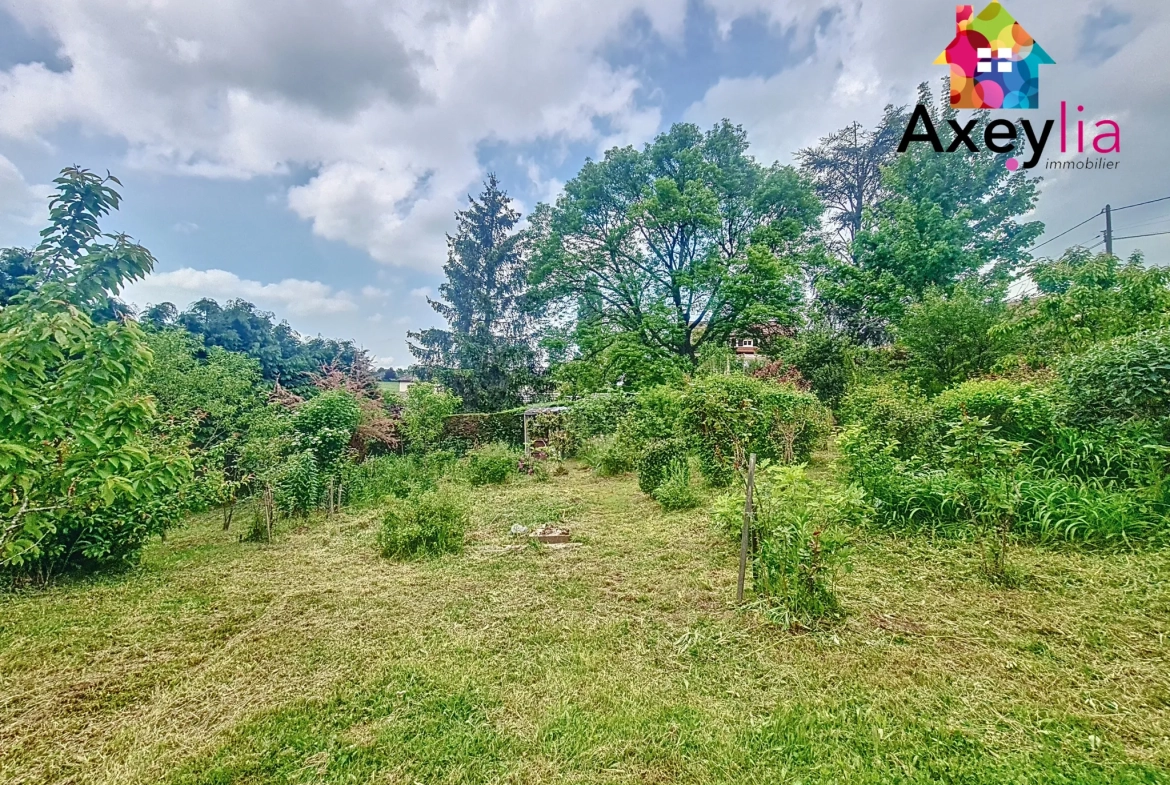 Maison familiale à vendre près de La Clayette avec garage et terrain arboré 