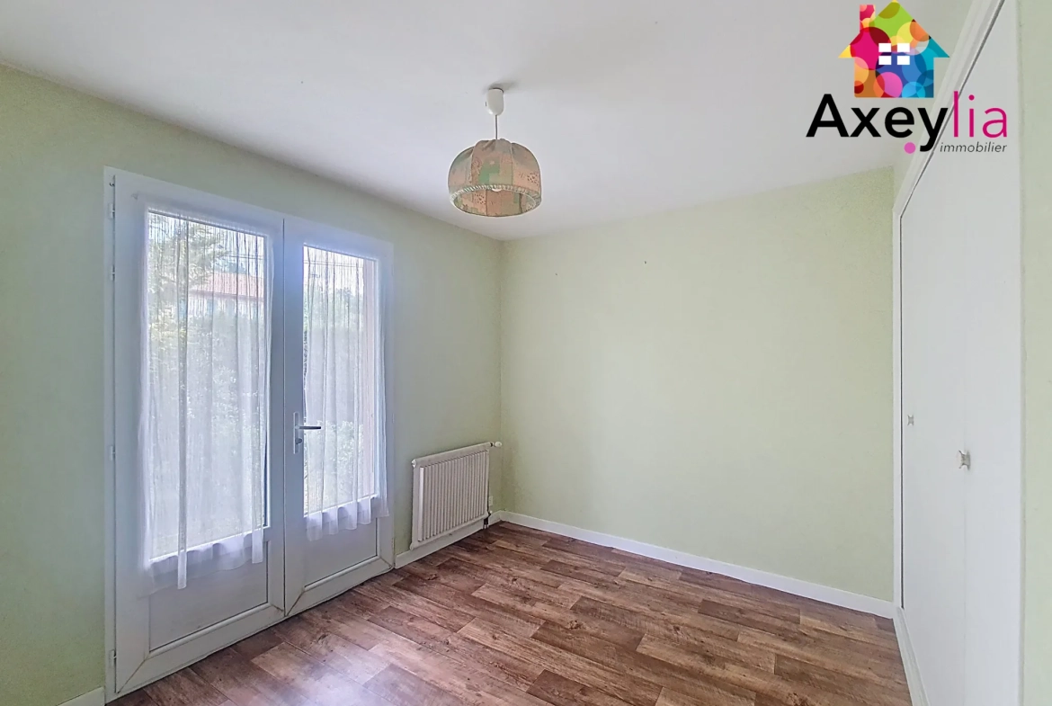 Maison familiale à vendre près de La Clayette avec garage et terrain arboré 