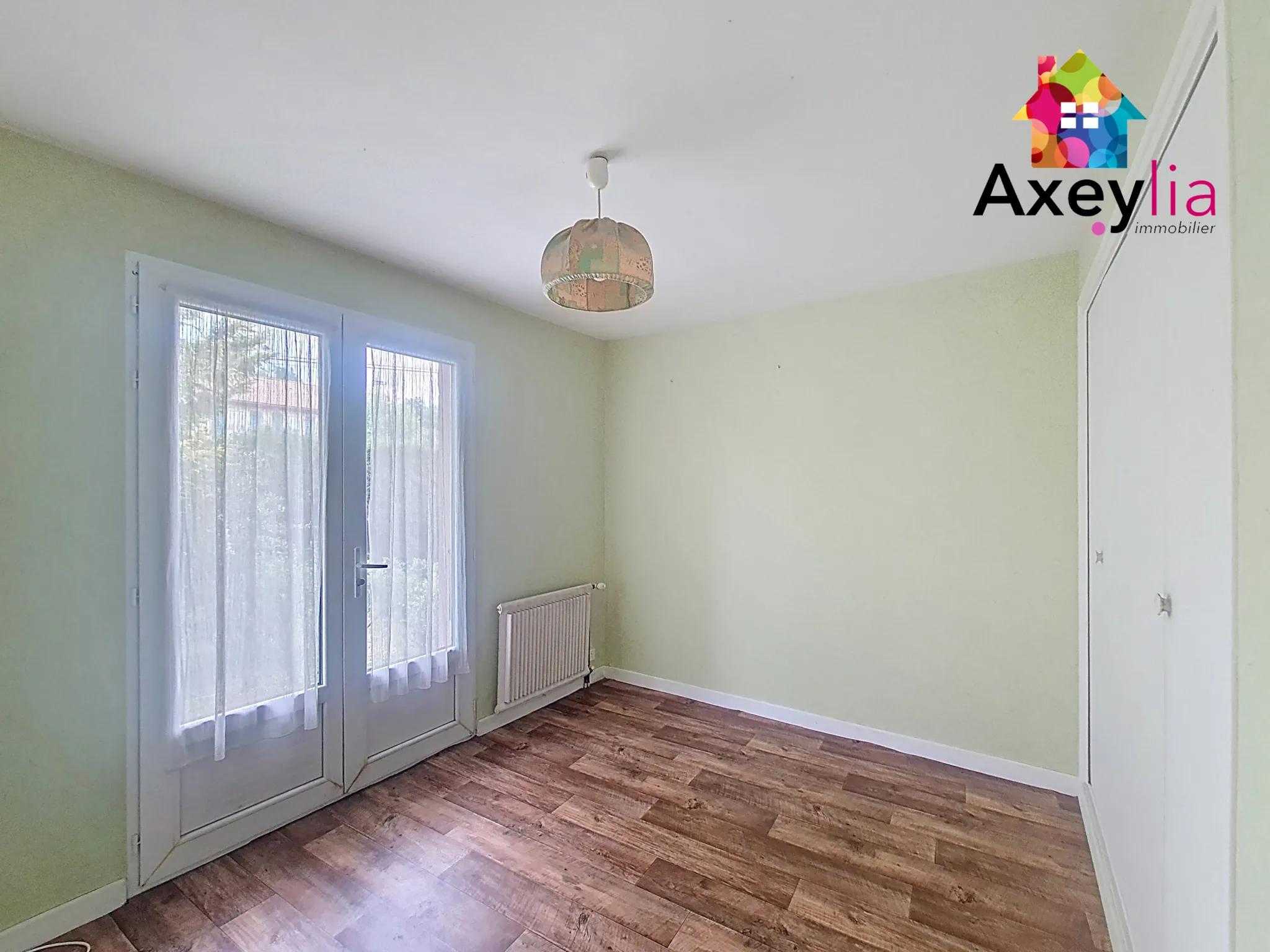 Maison familiale à vendre près de La Clayette avec garage et terrain arboré 