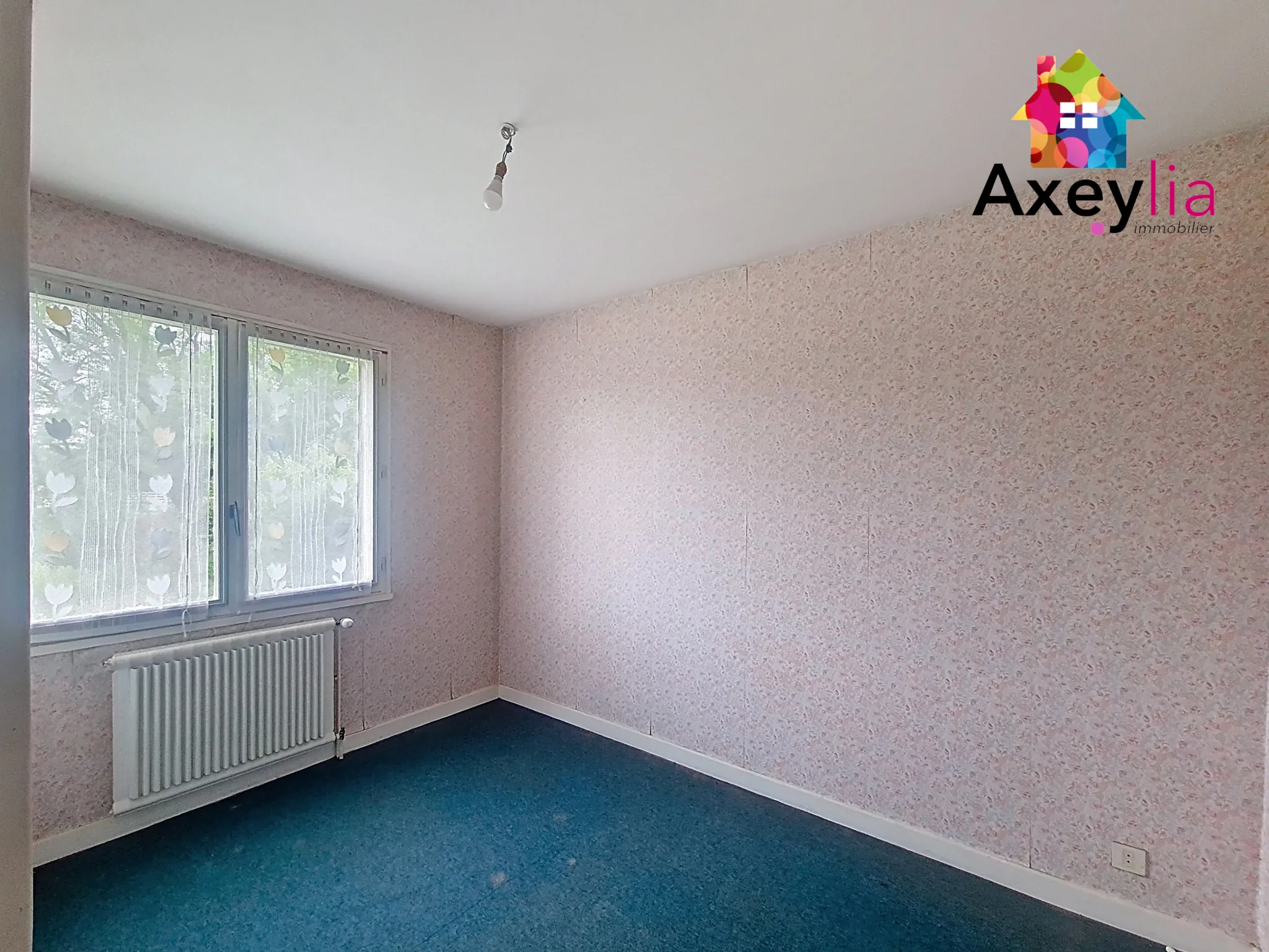 Maison familiale à vendre près de La Clayette avec garage et terrain arboré 
