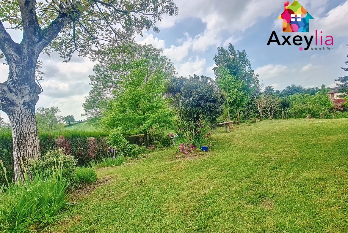Maison familiale à vendre près de La Clayette avec garage et terrain arboré 