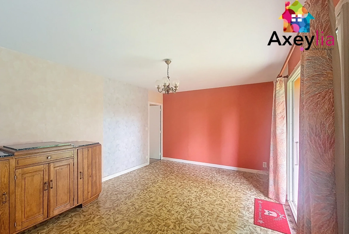 Maison familiale à vendre près de La Clayette avec garage et terrain arboré 