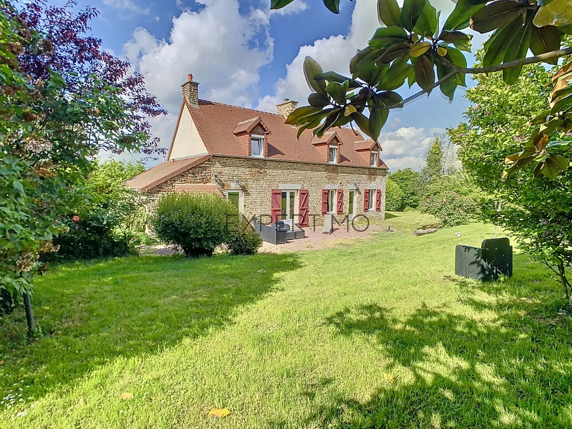 Maison en pierre de 130 m² avec dépendance et terrain constructible, proche Aunay-sur-Odon 
