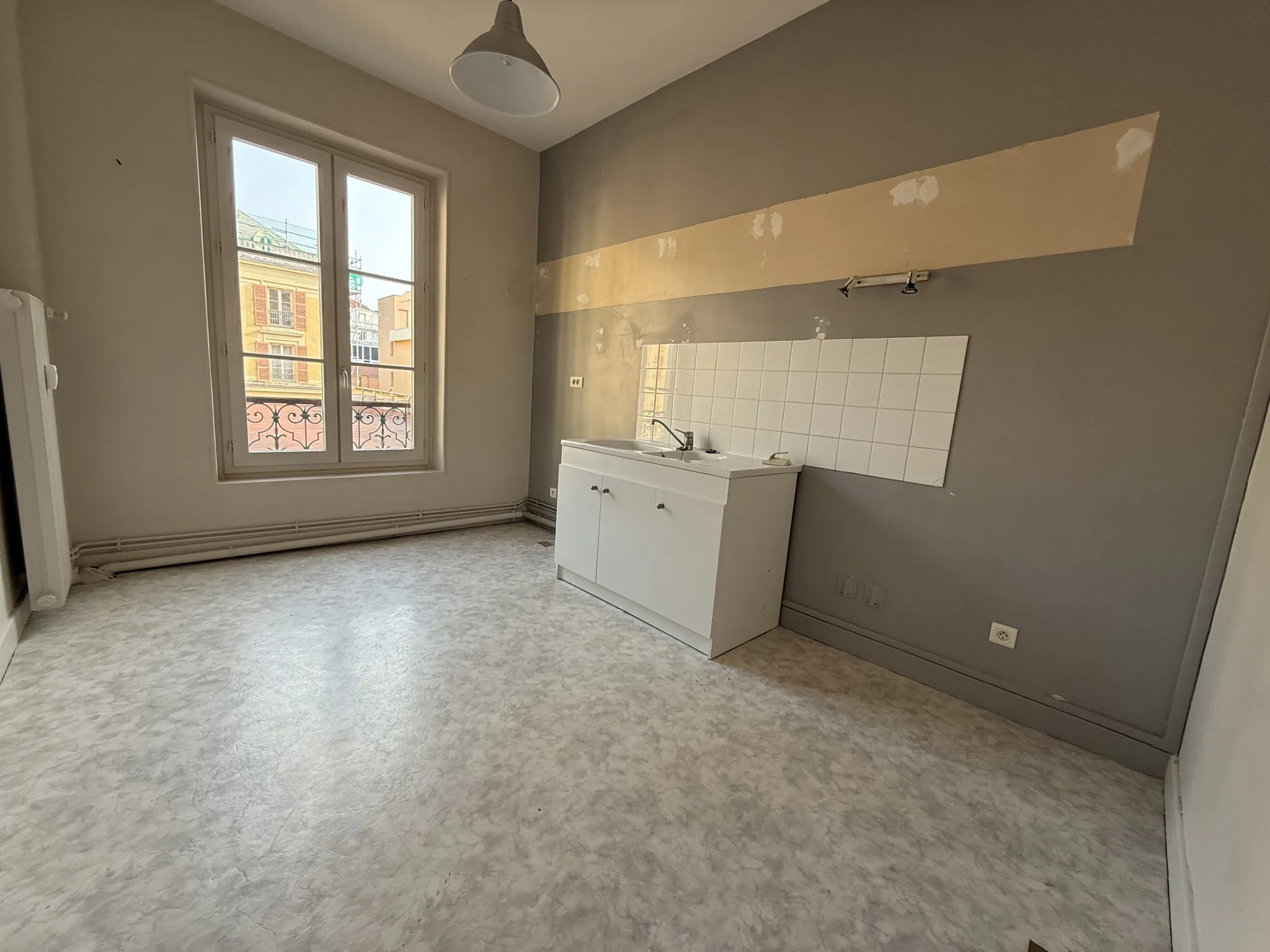 Appartement Type 2 à Vichy - Résidence Le Carlton avec Ascenseur 