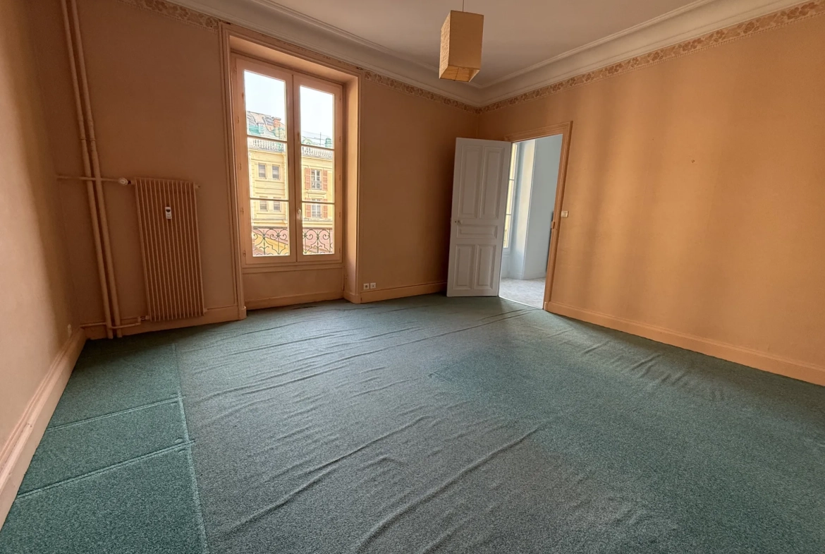 Appartement Type 2 à Vichy - Résidence Le Carlton avec Ascenseur 
