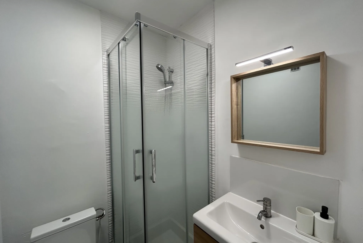 Studio à vendre à Balaruc-les-Bains avec terrasse et parking privé 