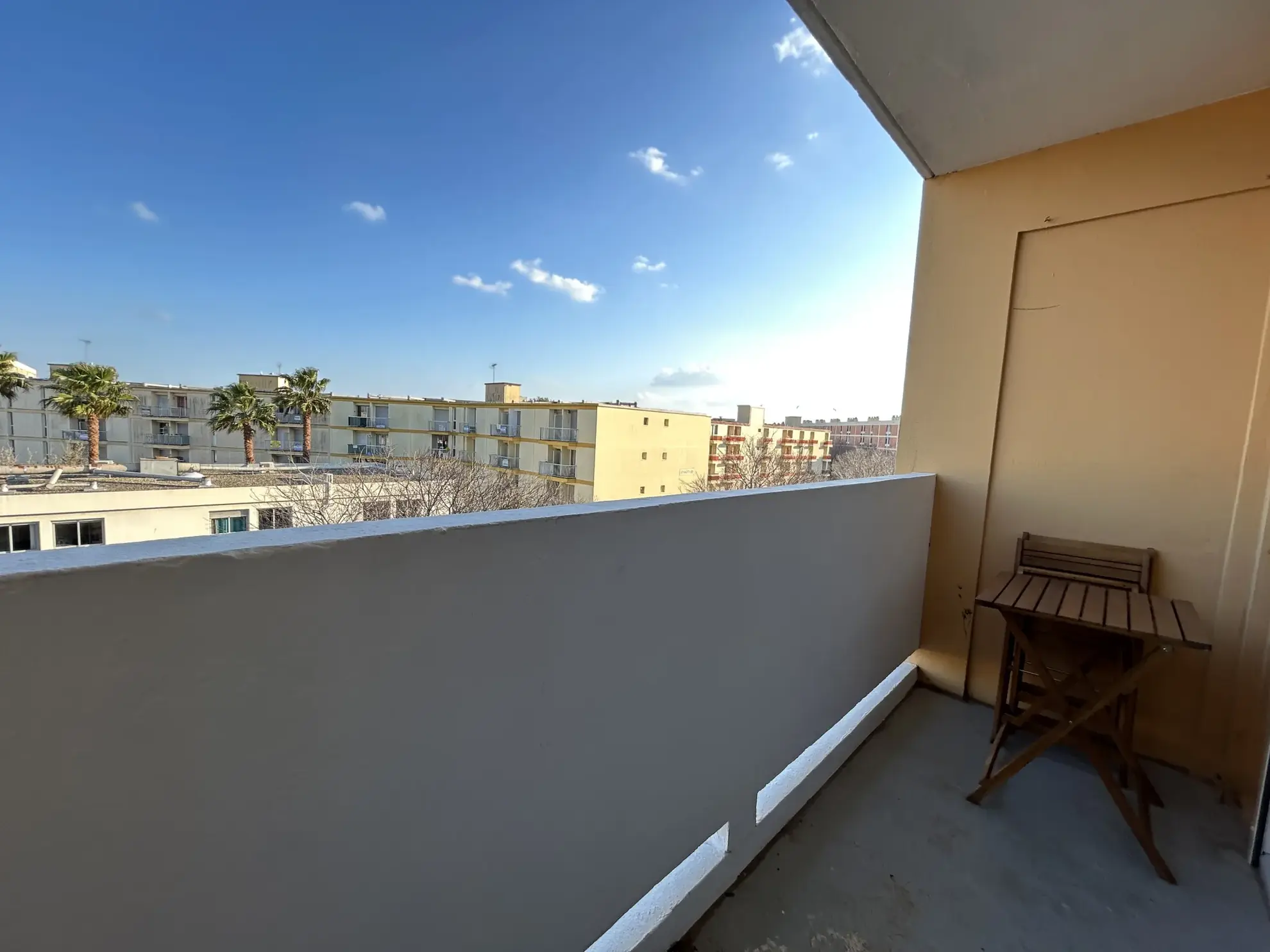 Studio à vendre à Balaruc-les-Bains avec terrasse et parking privé 