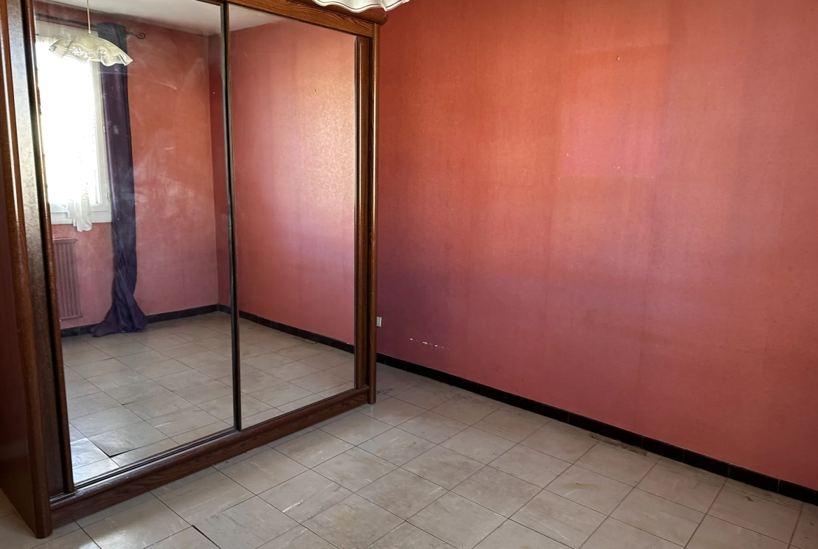 Maison à Trèbes avec 3 Chambres, Piscine et Garage – Idéalement située 