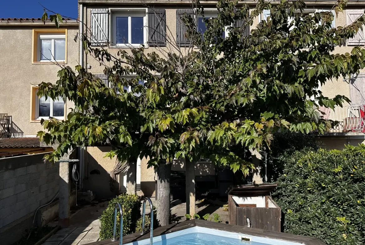 Maison à Trèbes avec 3 Chambres, Piscine et Garage – Idéalement située 