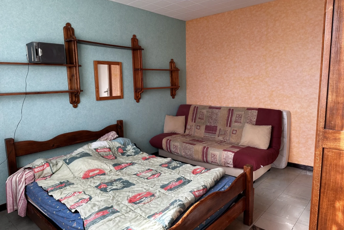 Maison à Trèbes avec 3 Chambres, Piscine et Garage – Idéalement située 